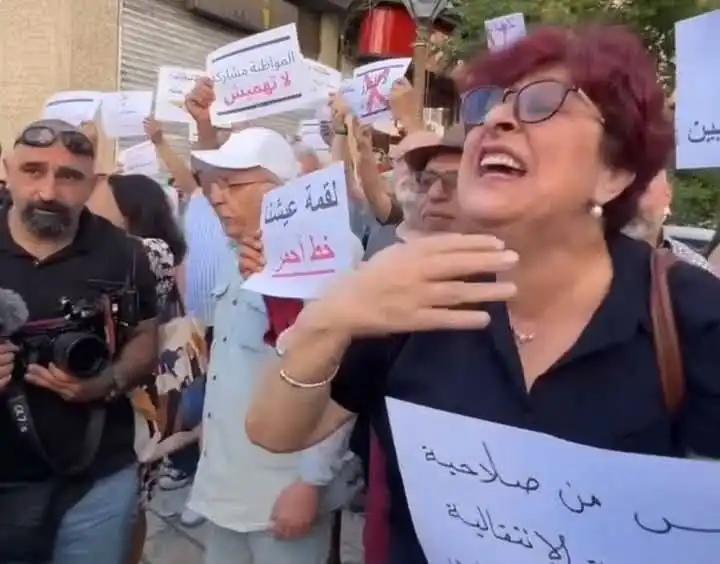 لم استطع ان اضبط اعصابي بعد مشاهدة هذه السيدة في اعتصام دمشق اليوم .